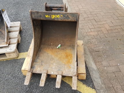 Used - DB05 Digging Bucket 600mm Wide, 160L Capacity with S40 bracket (Cat-style teeth)