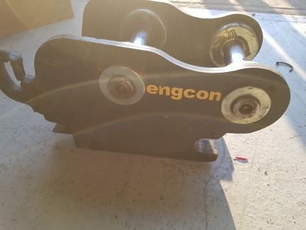 Used - S40 Hydraulic Quick Hitch to fit Sany SY35 (Pin = Ø40mm, C-C = 190mm, Width = 135mm)