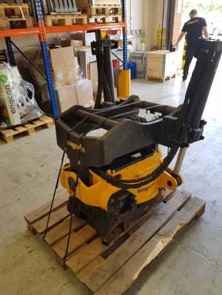 Used - EC30 Tiltrotator with QS70 bottom hitch, QS70 top bracket, EC-Oil for DC2 (25t-33t)