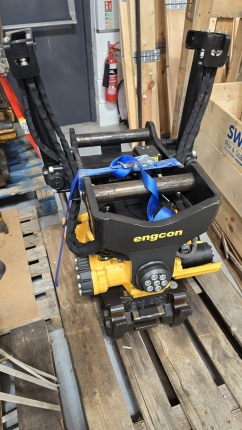 Used -EC214S Tiltrotator S60 top and bottom with EC-Oil