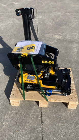 New (reduced to clear) - EC206 with S40 bottom hitch with GR05 integrated gripper and S40 top with EC-Oil on top only