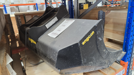 Used - GB02 grading bucket 1000mm wide, 145L capacity on S40 pickup